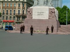 Wachablösung Freiheitsdenkmal Riga
